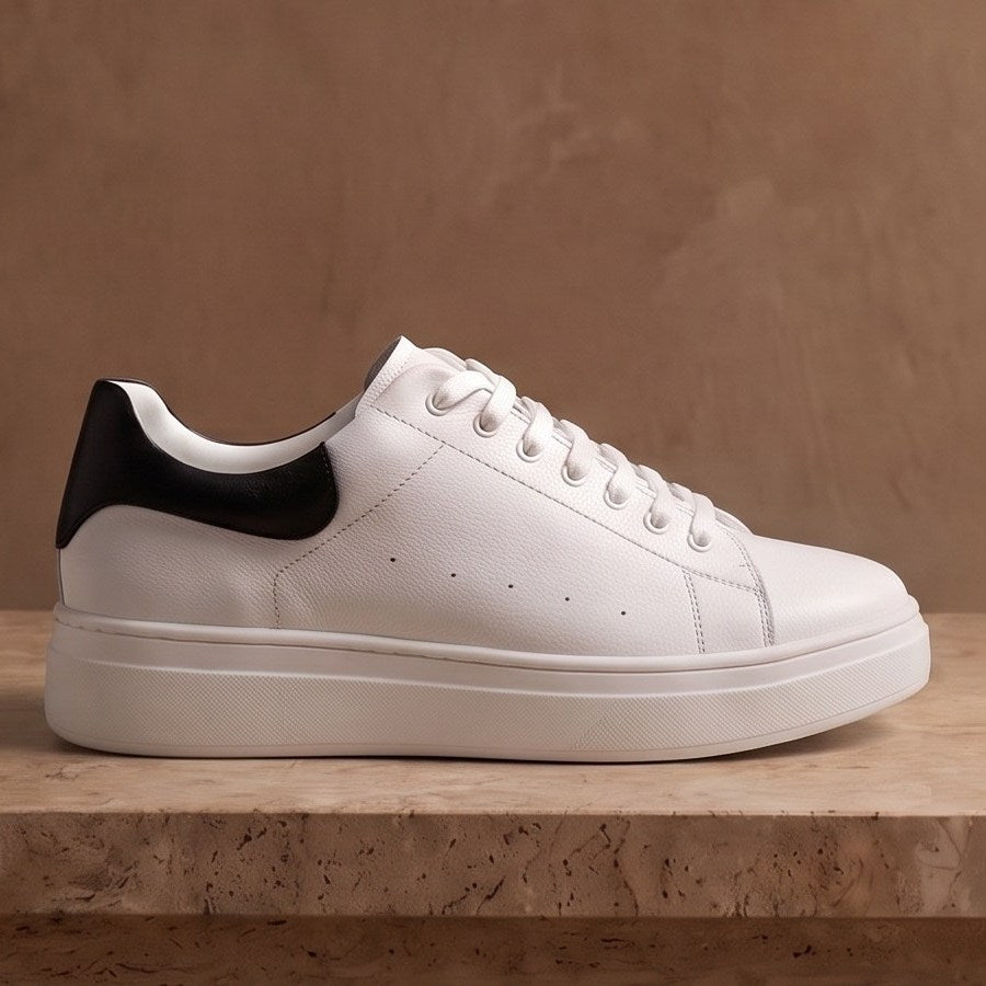 Zapatilla de piel Santino blanca con contrafuerte negro
